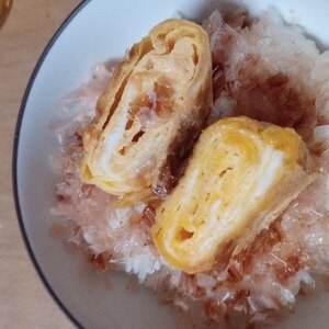 鰹節と卵焼きのせご飯